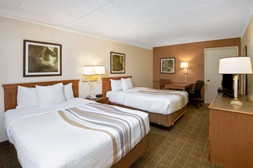 La Quinta Inn by Wyndham San Antonio Market Square - parking