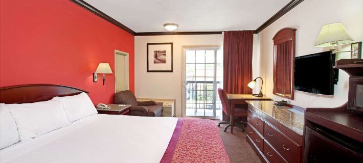 รามาดา บายวินด์แฮม แพซาดีนา โรงแรมในแพซาดีนา