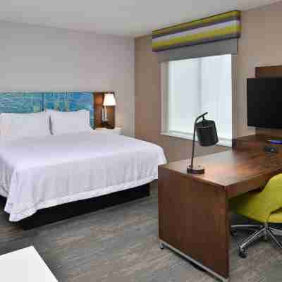 Hampton Inn & Suites Adrian Rooms