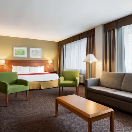Ramada Plaza by Wyndham Montreal Отели рядом с достопримечательностью «Высшая школа коммерческих студий в Монреале»