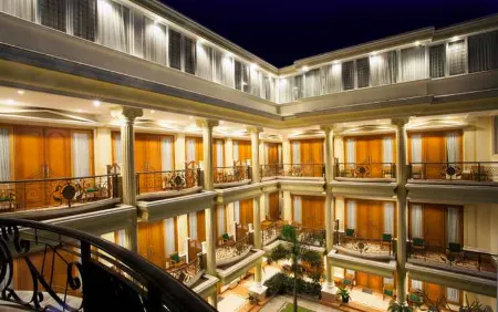 Hotel Filadelfia Отели рядом с достопримечательностью «Masjid Wakaf Al Ikhlas Jl. Brantas Gg VI Sisir Batu»