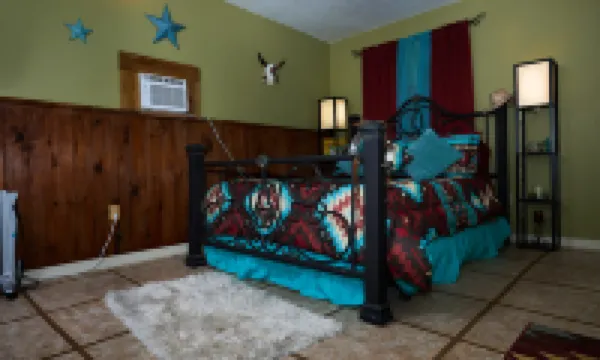 Pleasant Days Lodging Tropical Master Suite