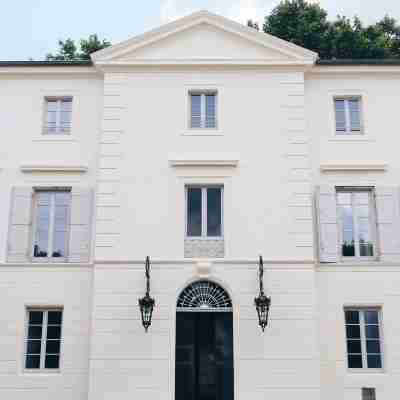 Le Saint-Rémy Hotel Exterior