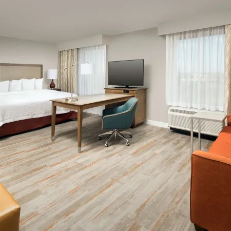Hampton Inn & Suites by Hilton San Antonio Lackland AFB SeaWorld Отели рядом с достопримечательностью «Аквапарк Акватика в Сан-Антонио»