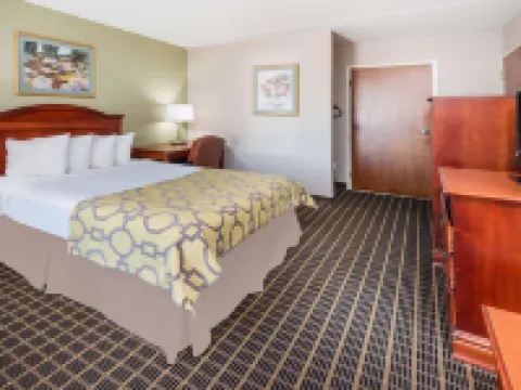 Baymont by Wyndham Clarksville Northeast Hotels in Clarksville