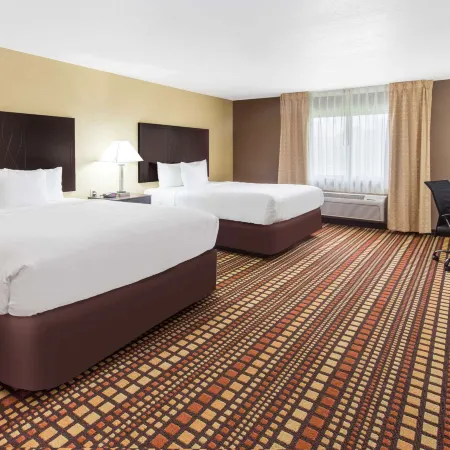 Days Inn & Suites by Wyndham Davenport East