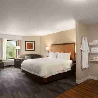 Hampton Inn by Hilton Fort Smith Rooms