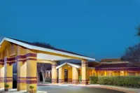 Quality Inn & Suites I-35 Near Frost Bank Center Hotels near H-E-B