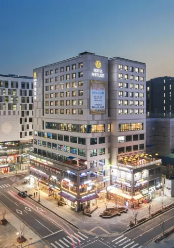 โรงแรมเอ็ม เฟลิเซ่