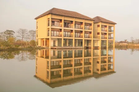 Meghauli Serai Chitwan National Park - A Taj Safari Lodge Отели в г. Дибянагар
