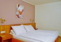 Gasthof Zur Strass Hotels in Eugendorf