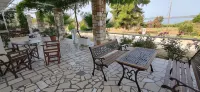 Oskars Studios & Apartments Hotels in Kefallinia