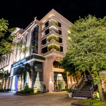 Grand Lord Boutique Hotel Отели рядом с достопримечательностью «Торговый центр Seacon Square»