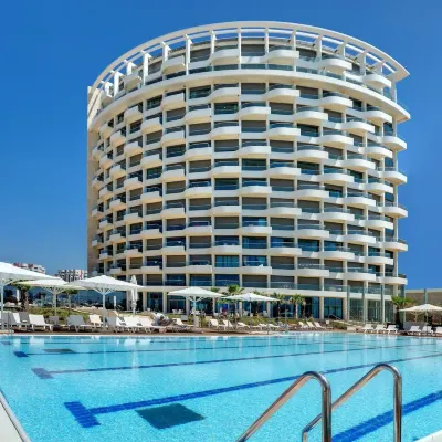 Play Hatzuk Beach Hotels in der Nähe von Universität Tel Aviv