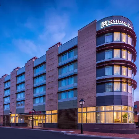 Hilton Garden Inn Alexandria Old Town National Harbor Отели рядом с достопримечательностью «Набережная Старого города»
