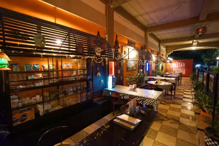 Patria Plaza Hotel Отели в г. Sananwetan