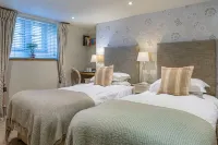 Lorne House Bed & Breakfast Hotels near Solsbury Hill