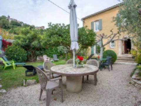 Le Cèdre Hotels in Menerbes