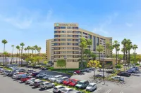 Embassy Suites by Hilton Anaheim Orange - Bãi đậu xe