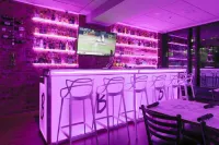 Travelodge by Wyndham Montreal Centre - Barer