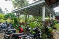 RedDoorz @ Jalan Raya Baturaden Hotel dekat Kebun Tanaman Hias Axelia