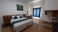 Kuta Paradise Hotels in Pujut