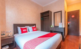 Vaccinated Staff - OYO Flagship 2131 Hotel Binong - Housity