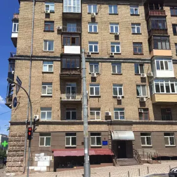 Hotel Status Apartments Отели рядом с достопримечательностью «Андреевская церковь»