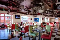 Enzo Hotels Reims Tinqueux by Kyriad Direct Hotels in Saint-Brice-Courcelles