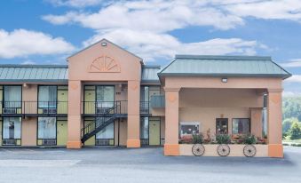 Super 8 by Wyndham Marion NC