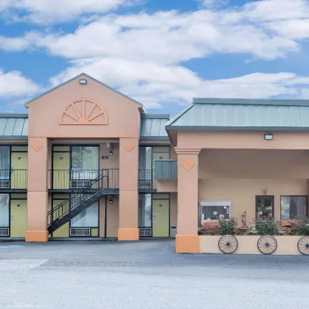 Super 8 by Wyndham Marion NC