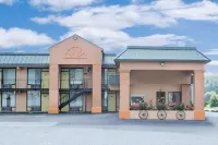 Super 8 by Wyndham Marion NC Hotels in Glenwood