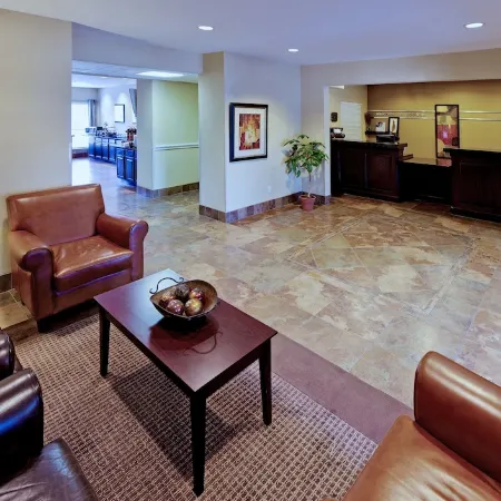 Hawthorn Suites by Wyndham Addison Galleria Отели в г. Аддисон