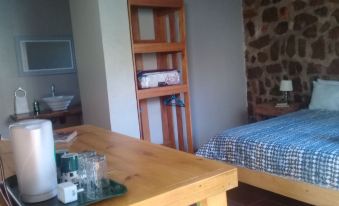 Stone Circle Lodge & Backpackers