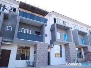 Luxury 4-Bed House in Abuja