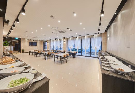 2. 호텔하이브인..