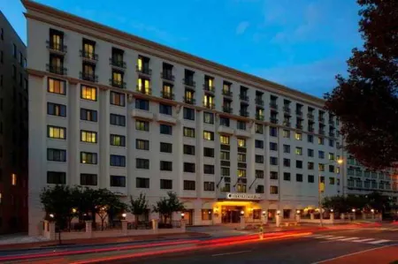 The Darcy Washington DC Отели рядом с достопримечательностью «Приливной бассейн»