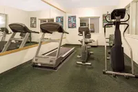 Days Inn & Suites by Wyndham Castle Rock - Gym