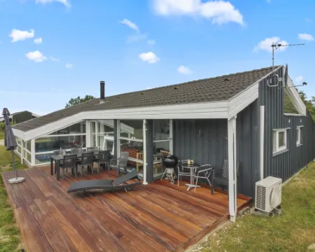 "Ilmo" - 950m from the Sea Hoteles en Bindslev