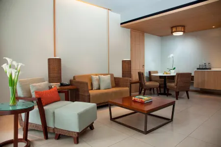 Courtyard by Marriott Bali Seminyak Resort Отели рядом с достопримечательностью «Бамбак Парк Виллас»