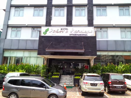 Johns Pardede International Hotel
