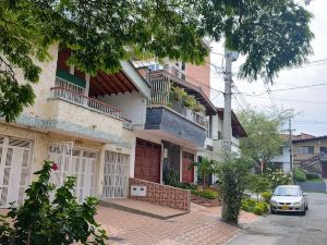 Nora's HomeStay Laureles