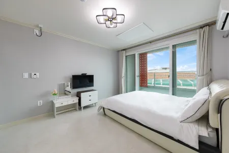 Samcheok Jangho Good Morning Pension Отели рядом с достопримечательностью «Jangho Port»