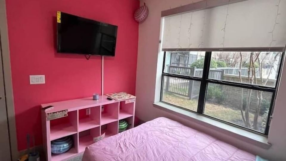 Spacious Candy Land Getaway