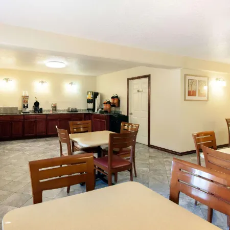 Days Inn by Wyndham Norman