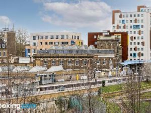 Bright Greenwich Flat Near Canary Wharf by UnderTheDoormat