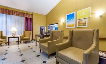 Days Inn & Suites by Wyndham Rocky Mount Golden East