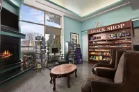 Super 8 by Wyndham Nau/Downtown Conference Center