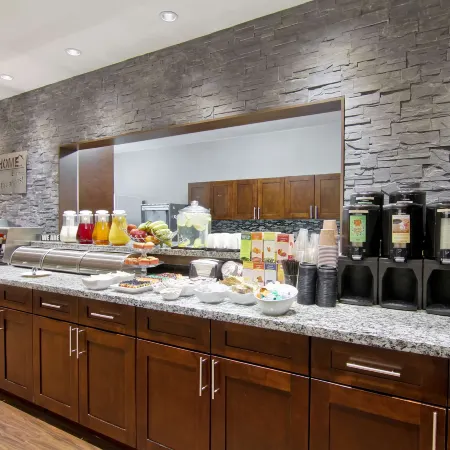 Home Inn & Suites Regina Airport