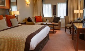 Best Western Plus Milford Hotel - Housity